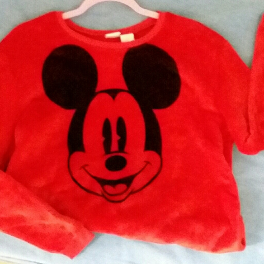 4 for $25💟 Disney plush red swearshirt